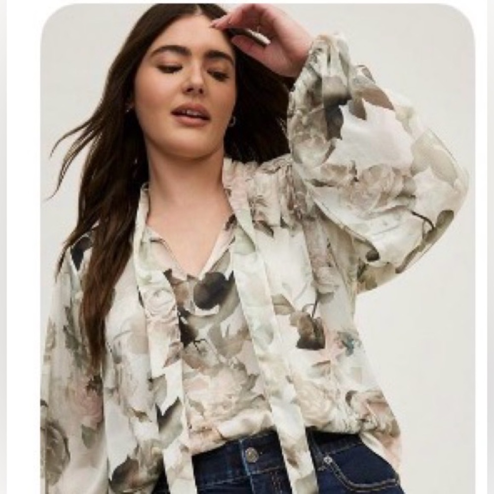 Torrid Green Floral Tie-Neck Blouse